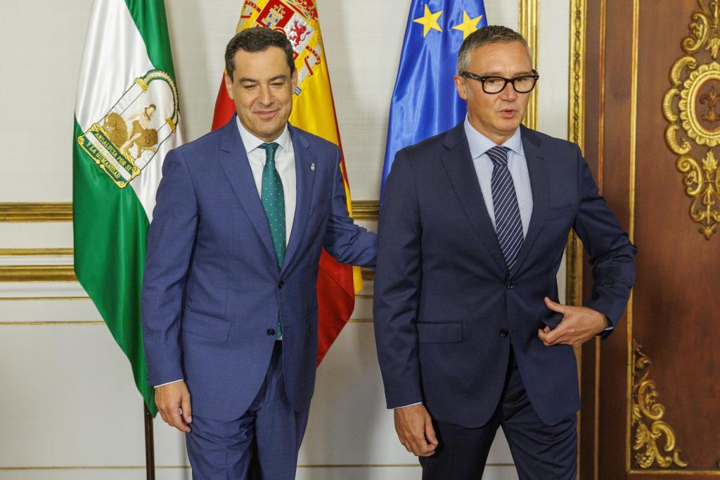Juanma Moreno y Manuel Gavira, en un encuentro mantenido en septiembre de 2023.