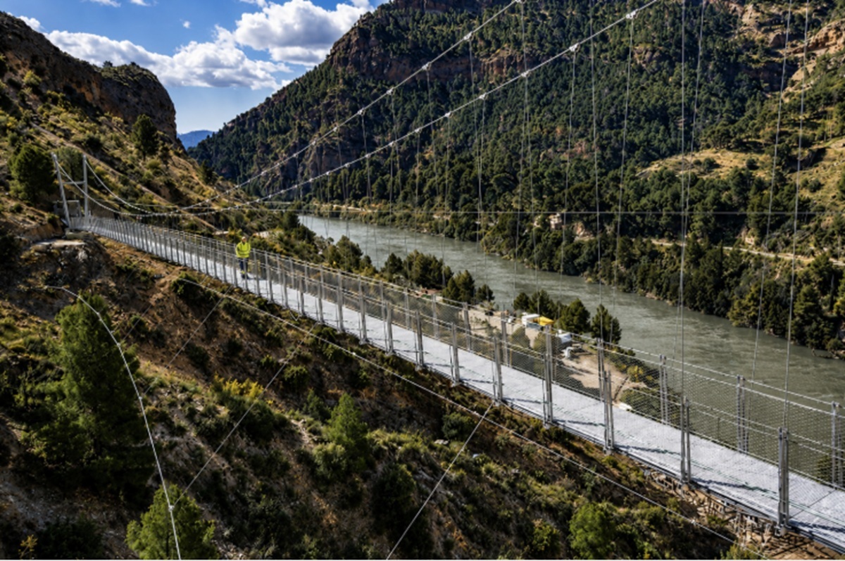 El puente colgante más largo de España.
