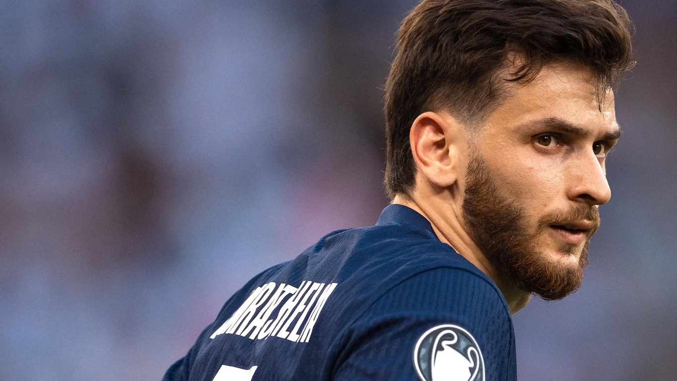Kvaratskhelia, durante un partido de Champions con el PSG.
