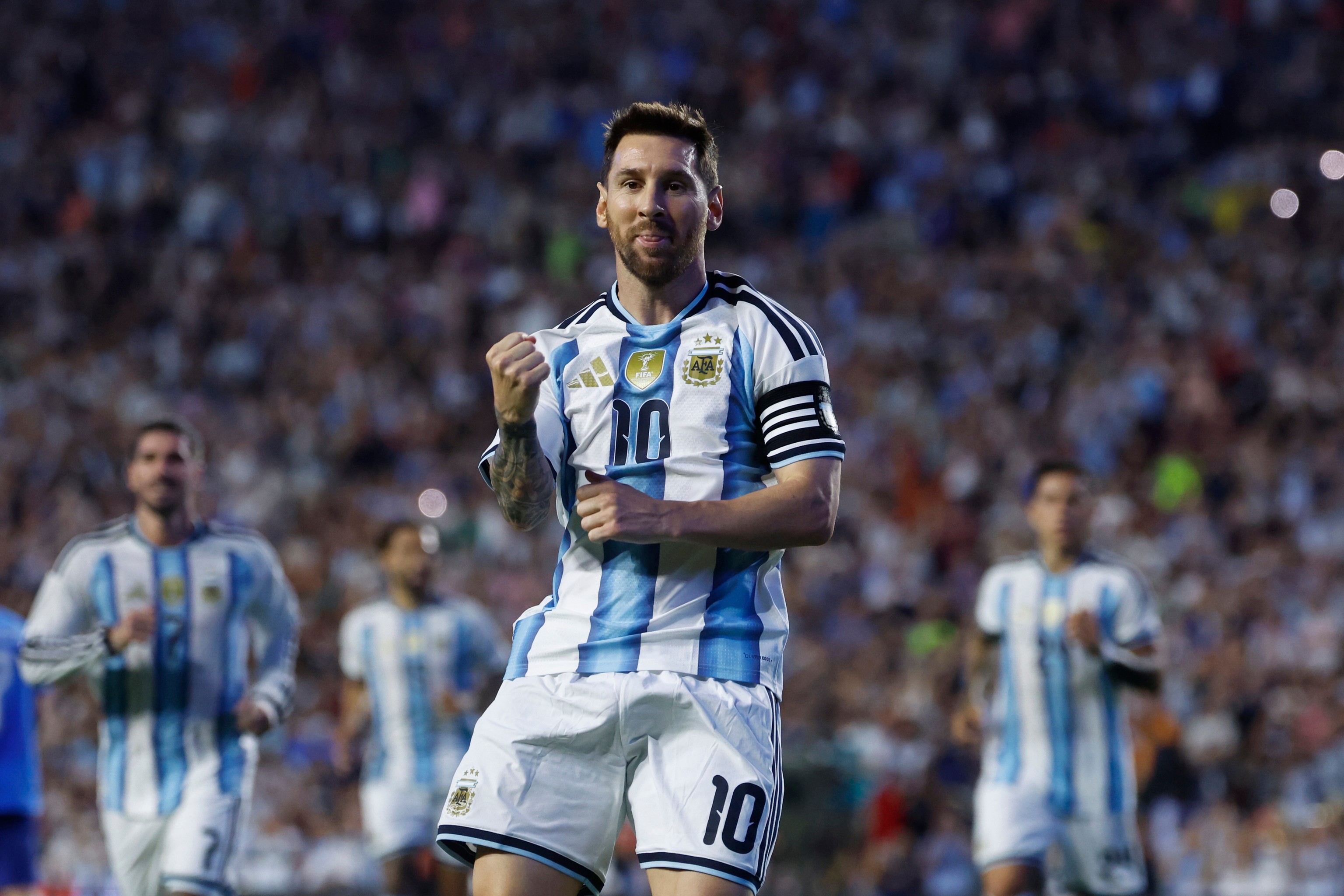 Messi celebra el gol de penalti marcado a Islandia en el último amistoso de Argentina antes del Mundial.