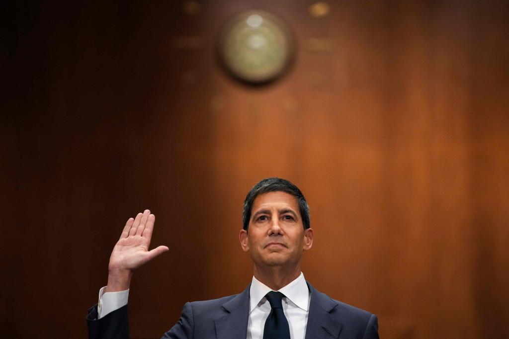 Kevin Warsh, el nuevo presidente de la Reserva Federal, durante el juramento de su cargo