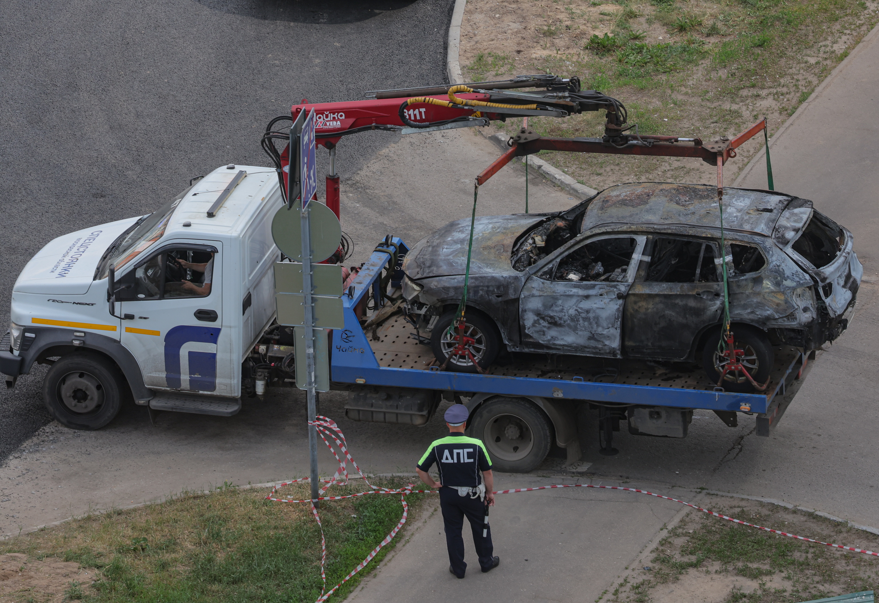 El vehículo envuelto en la explosión cerca de un edificio residencial en Balashija.