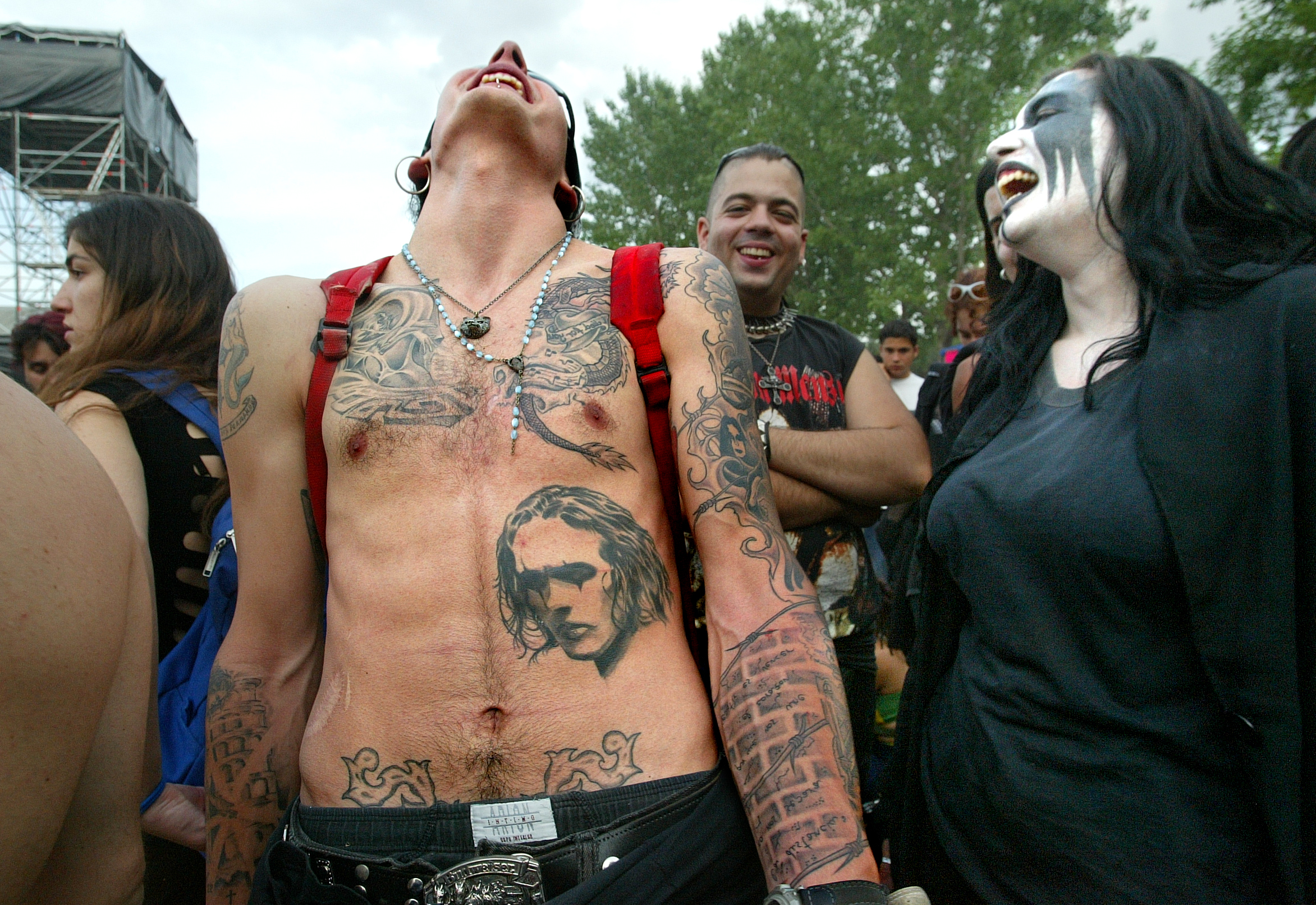Un espectador tatuado, durante el Festimad de 2003, en Móstoles.