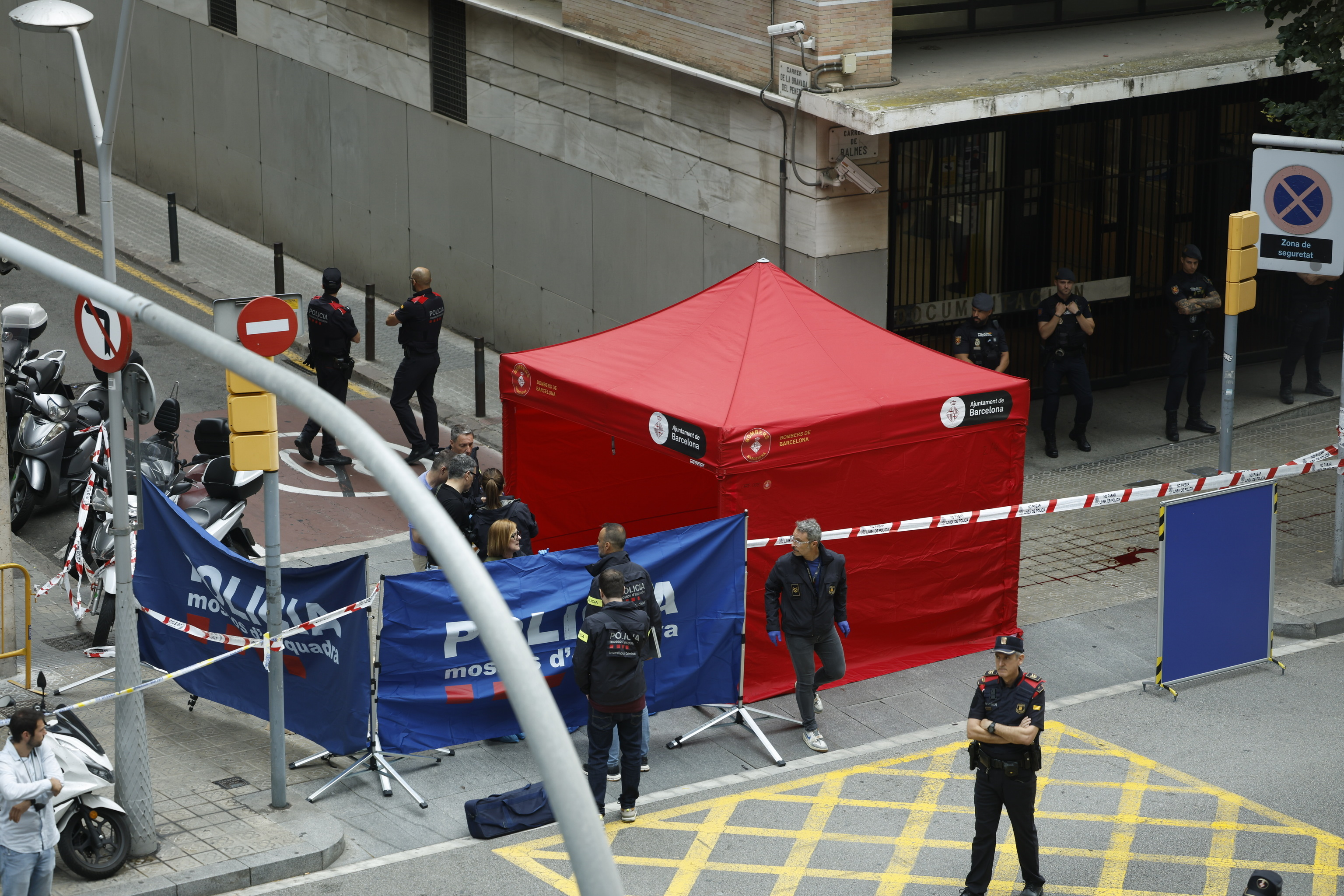 El punto de la ejecución, entre Balmes y Granada del Penedès, junto enfrente de la Comisaría de la Policía Nacional