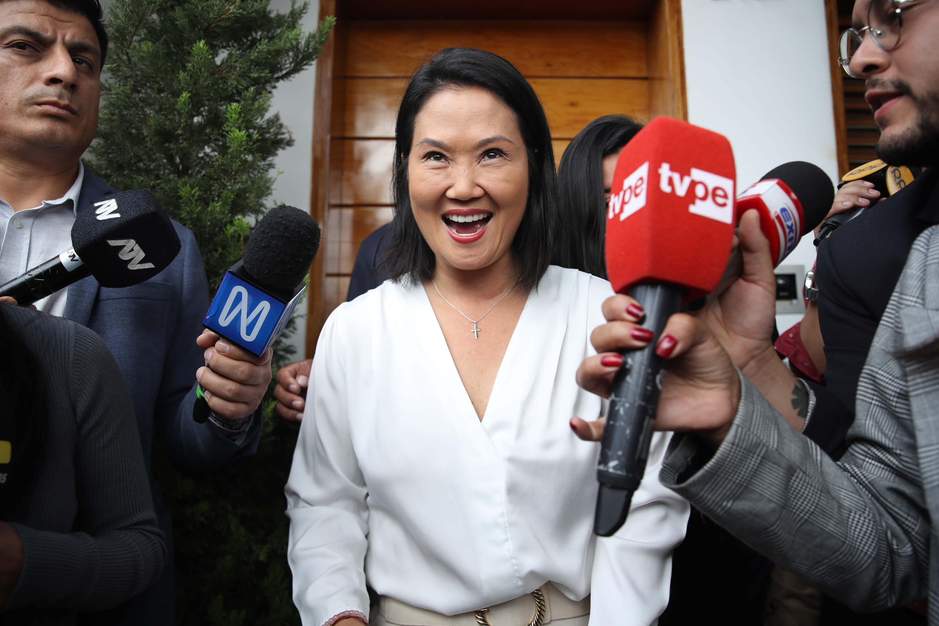Keiko Fujimori habla con periodistas este miércoles en Lima (Perú).