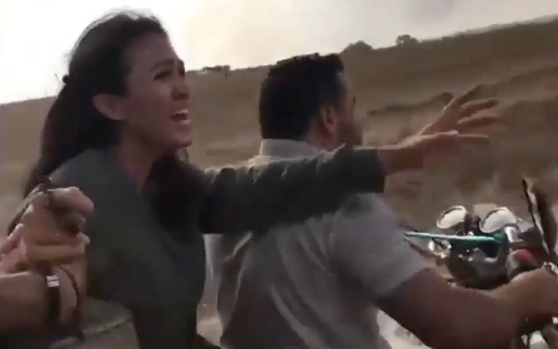 Captura de pantalla de un vídeo del 7 de octubre de 2023 que recoge uno de los secuestros en el festival