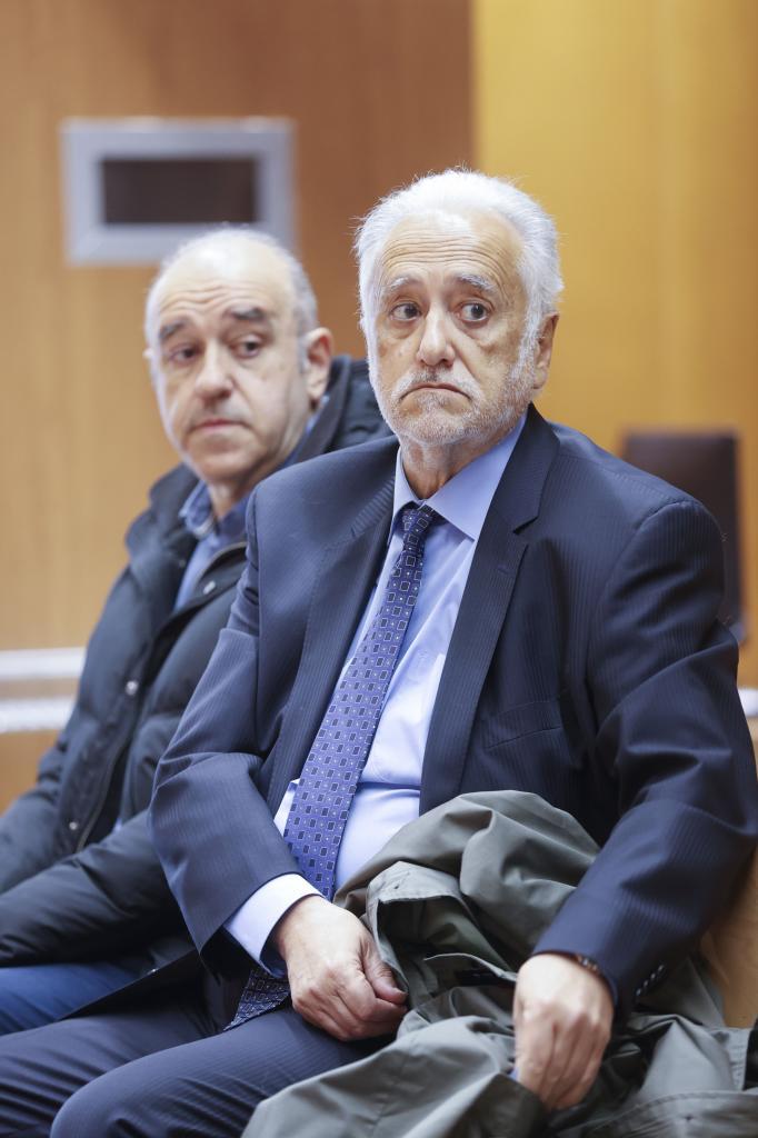 Los acusados Manuel Reija (izqda.) y su hermano Miguel, durante el juicio.