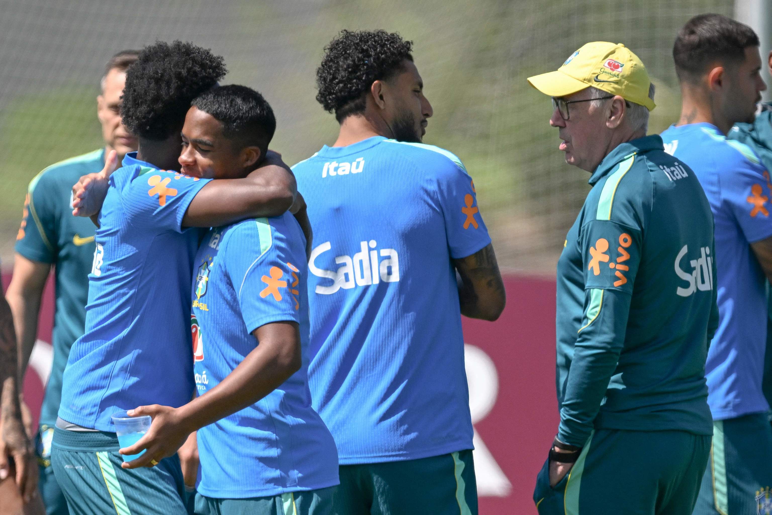 Carlos Ancelotti, durante un entrenamiento con Brasil.
