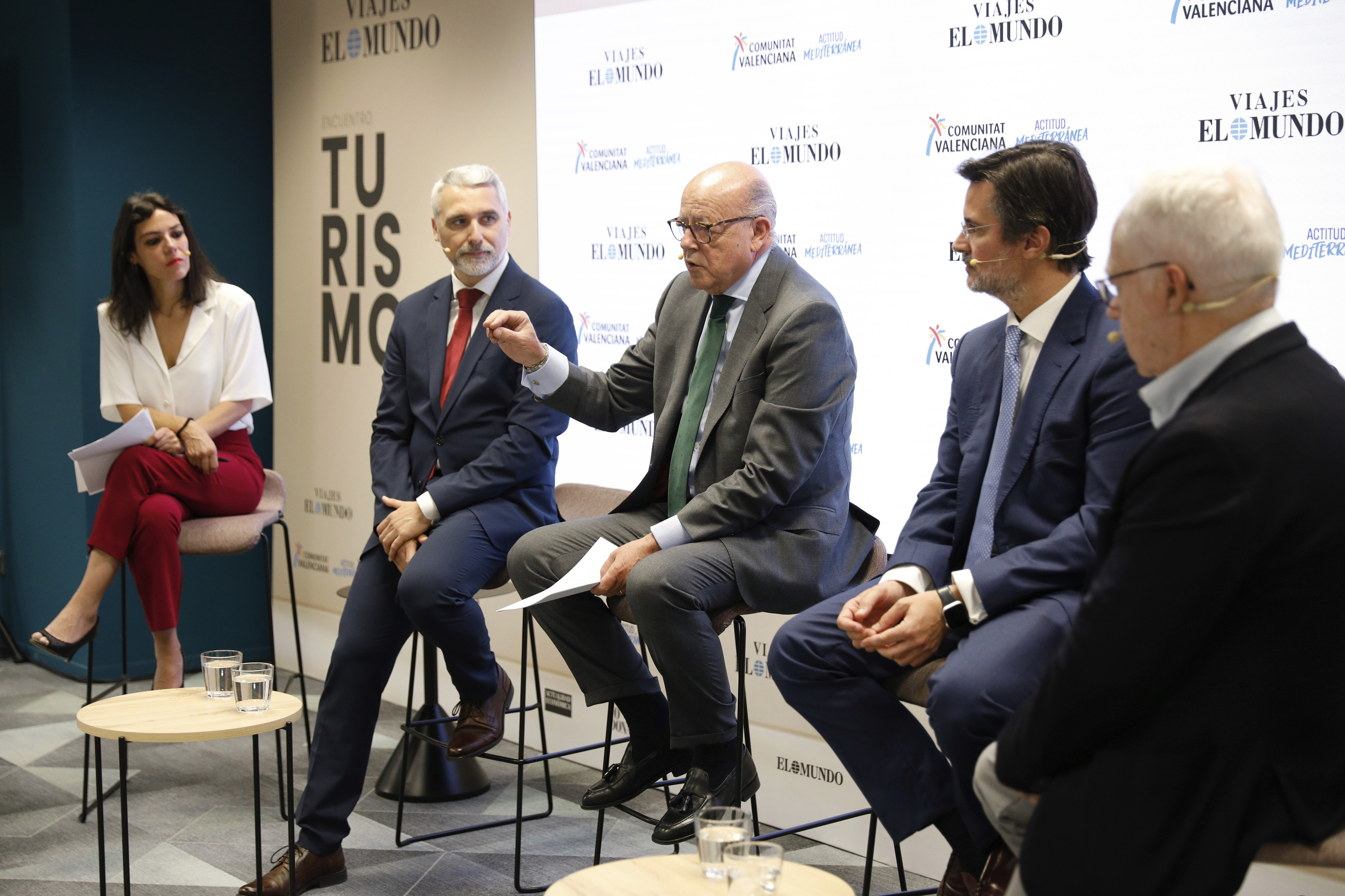 Intervenciones en la primera mesa redonda sobre sostenibilidad.