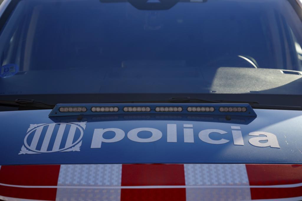 Los Mossos d'Esquadra de Les Corts investigan la denuncia.