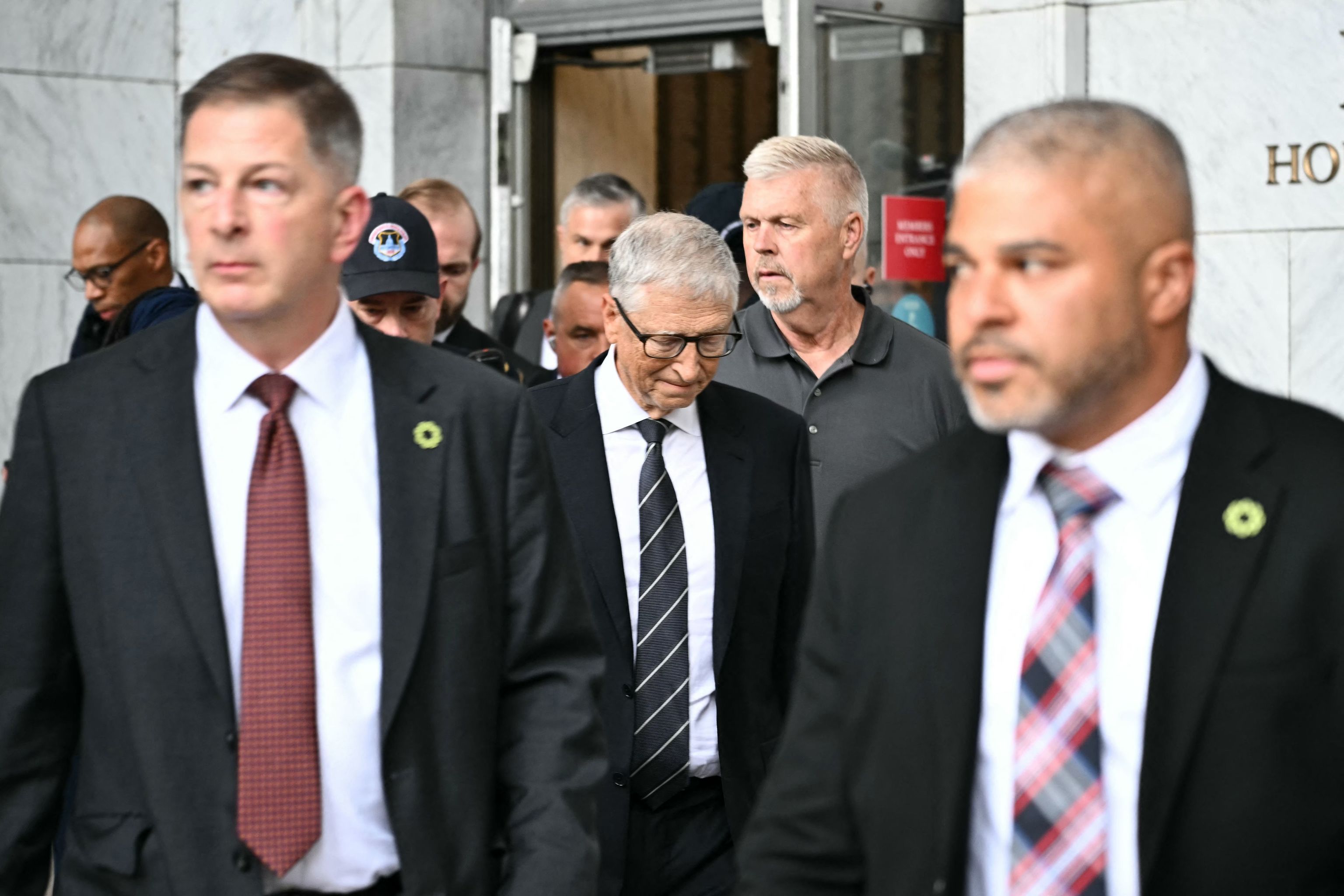Bill Gates a su salida el miércoles de declarar ante el Comité del Congreso de EEUU por su relación con Epstein.