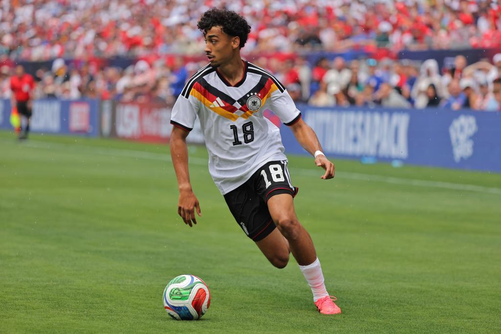 Nathaniel Brown, de la selección alemana, en un amistoso.