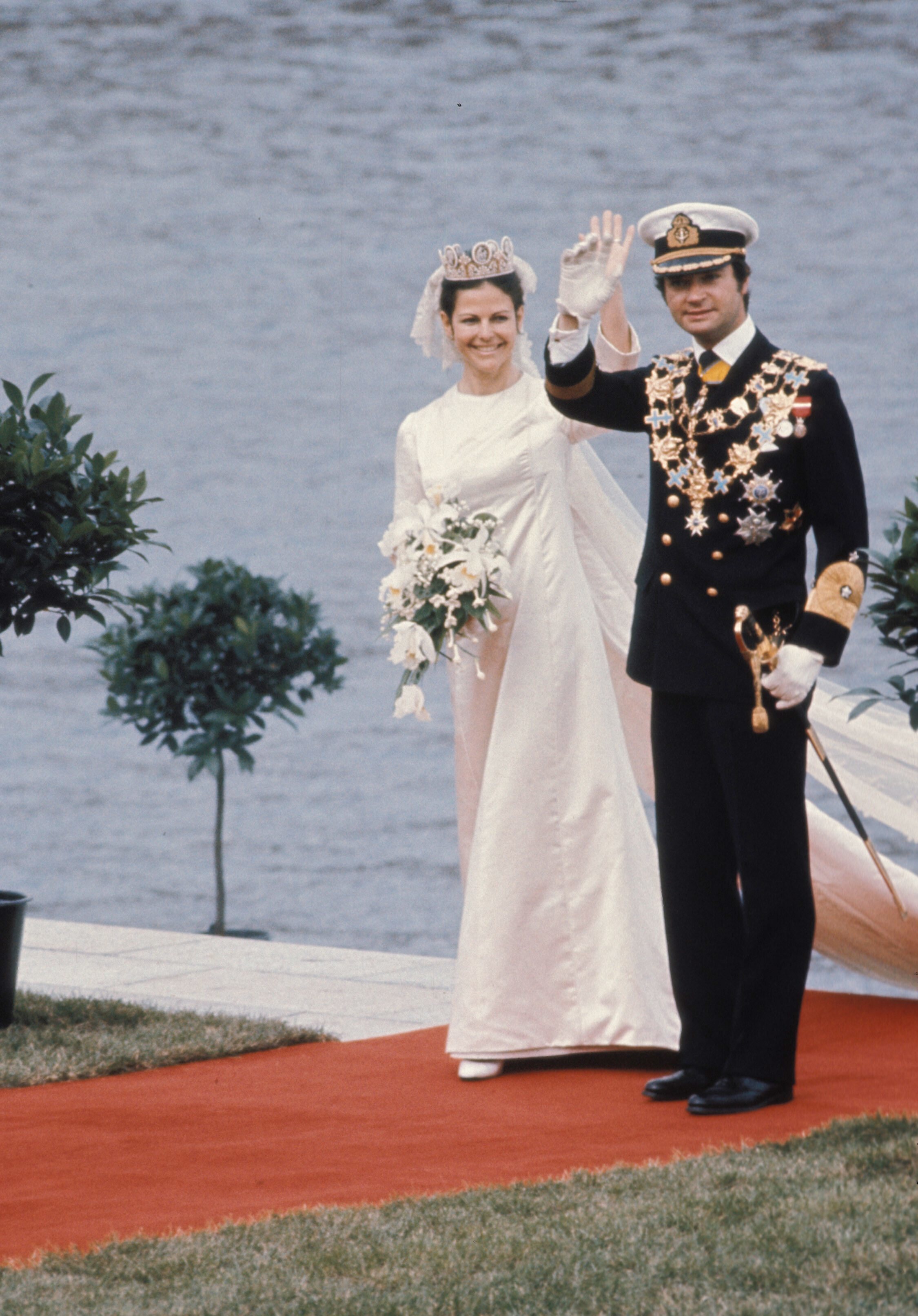 Carlos XVI Gustavo y Silvia de Suecia, el día de su boda, en 1976