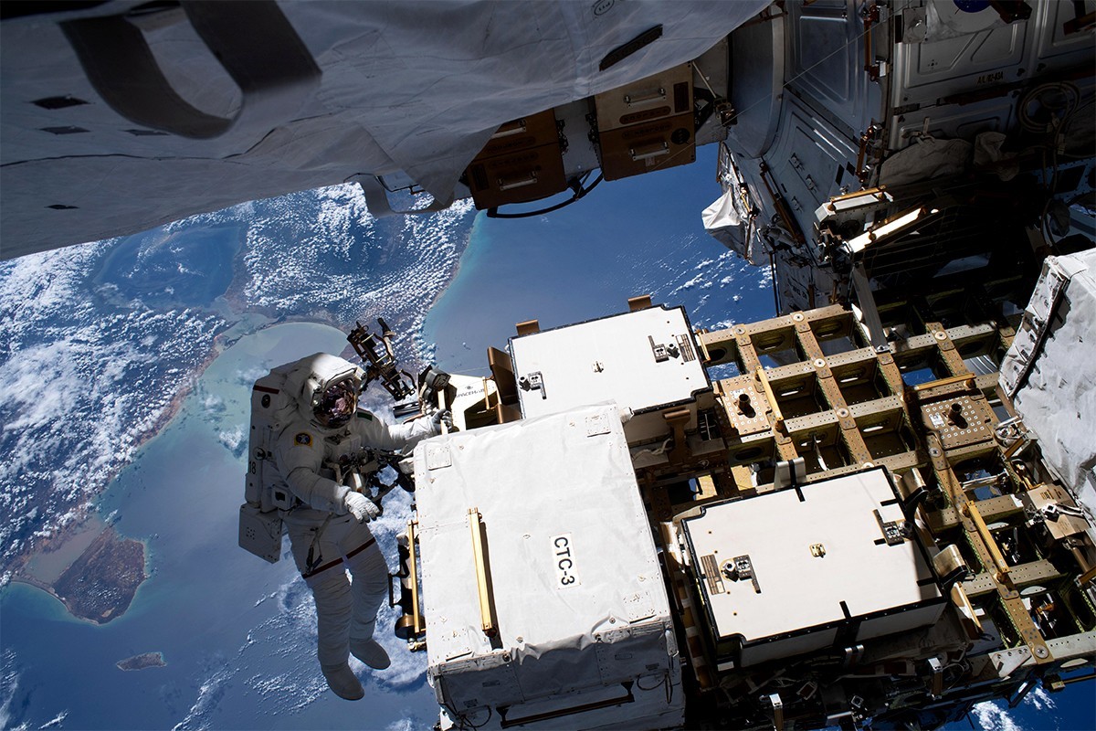 Durante un paseo espacial en la Estación Espacial Internacional (ISS)