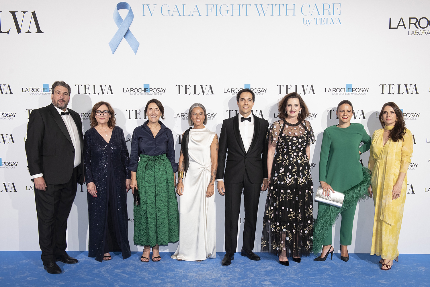 De izquierda a derecha, Rafael Serrahima, director comercial de Unidad Editorial; Isabel Castillejo, directora de Relaciones Médicas y Comunicación Científica de L'Oréal; Olga Ruiz, directora de TELVA; la cantante premiada La Mari, de Chambao; Julio Acero, director general de La Roche Posay para España y Portugal; Laura Múgica, directora general y consejera de Unidad Editorial; Rocío Valenzuela, directora general de L'Oréal Dermatological Beauty, y Adelina Giménez, directora de Negocio de TELVA.