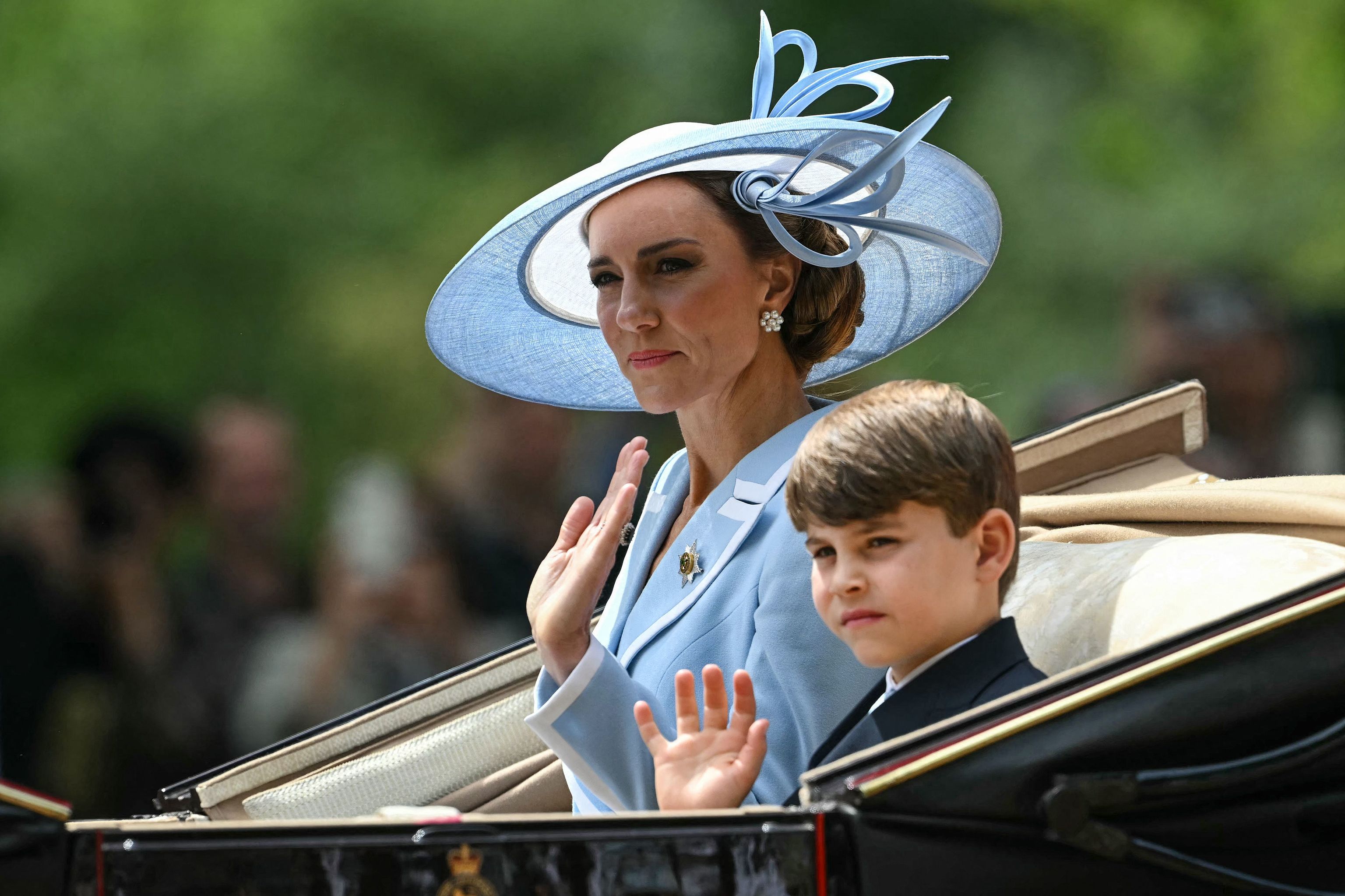 La princesa de Gales y su hijo menor, Luis.