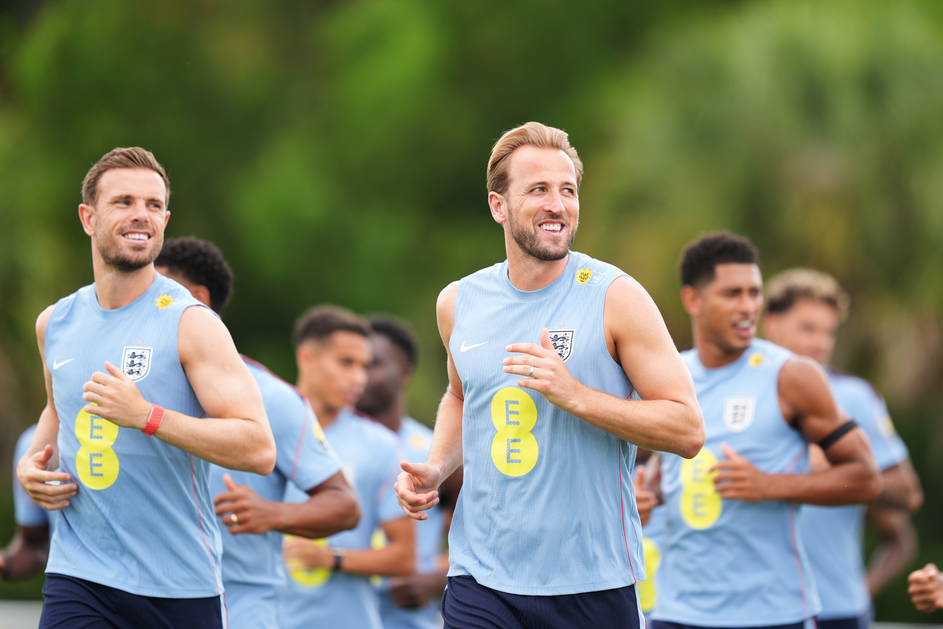 Harry Kane, al centro, y Jordan Henderson, en el entrenamiento de