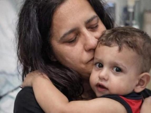 Patrizia Mercolino junto a su hijo Domenico