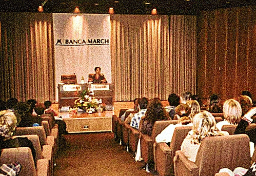 Julia L. durante una conferencia en 2004.