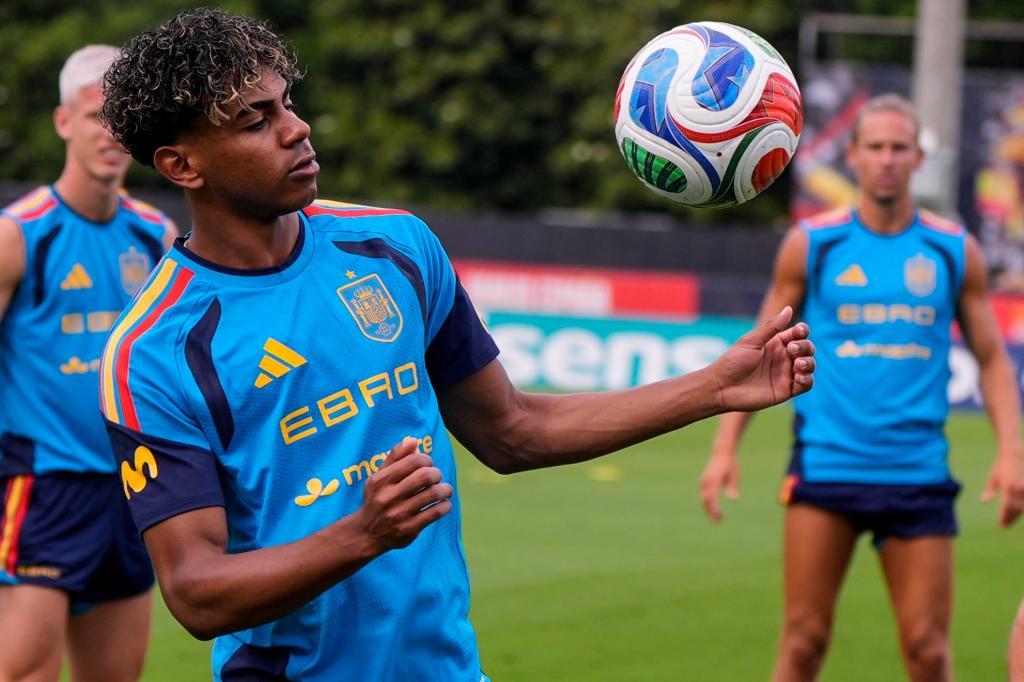 Lamine Yamal en un entrenamiento de la Selección antes del España-Cabo Verde.