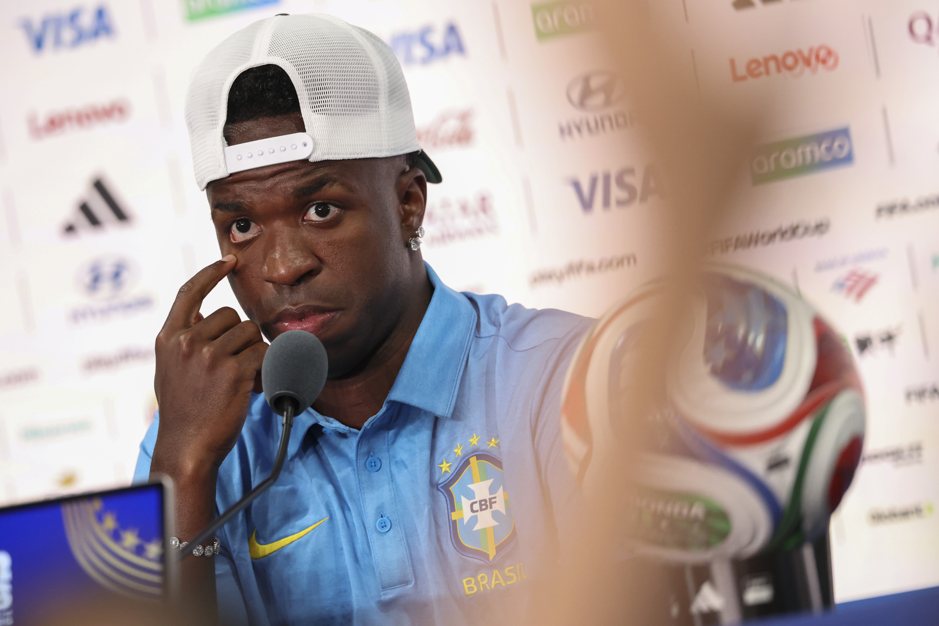 Vinicius Jr, durante una rueda de prensa de la selección brasileña en el Mundial.