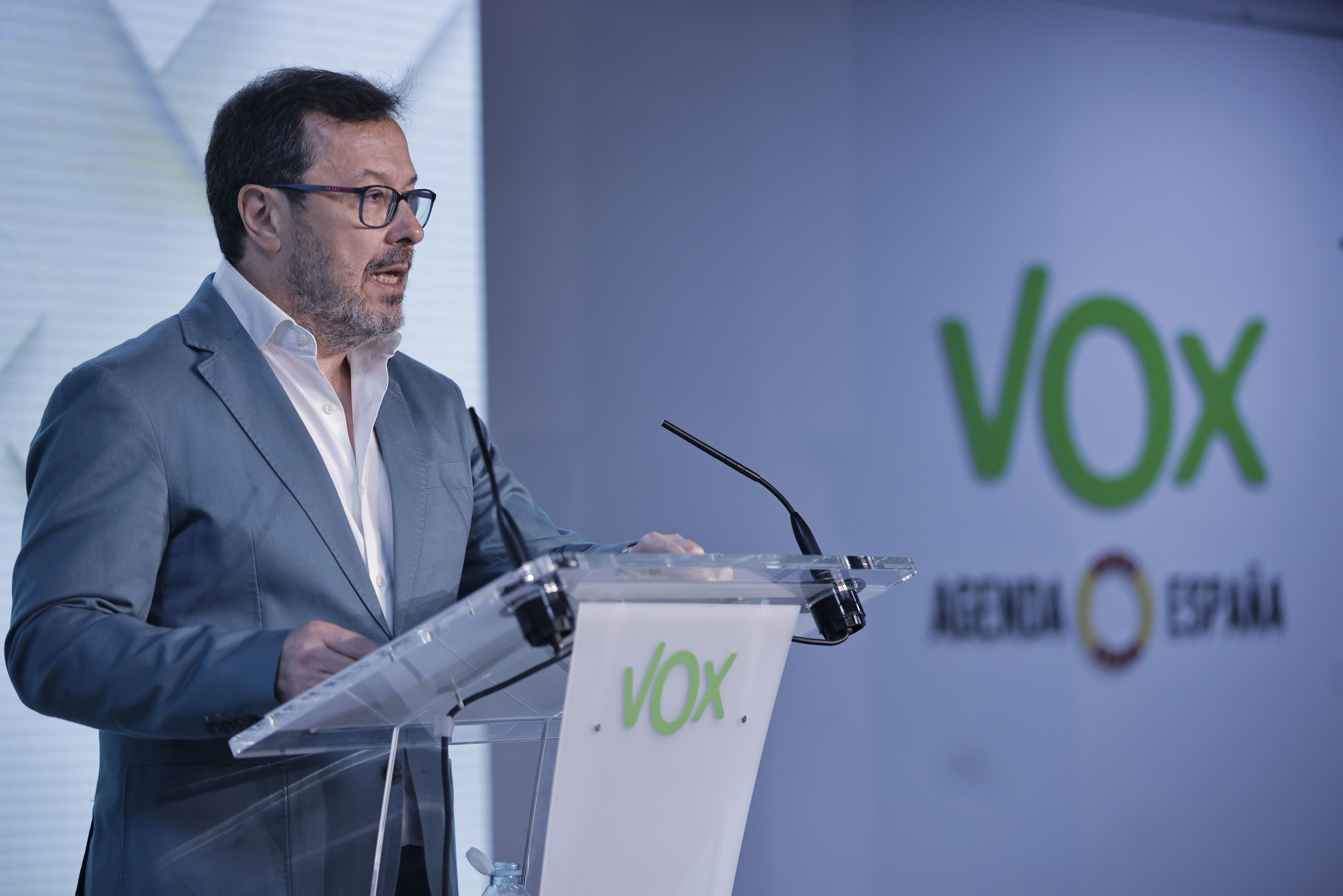 El portavoz de Vox, José Antonio Fúster durante la rueda de prensa posterior a la reunión del Comité de Acción Política del partido este lunes en Madrid