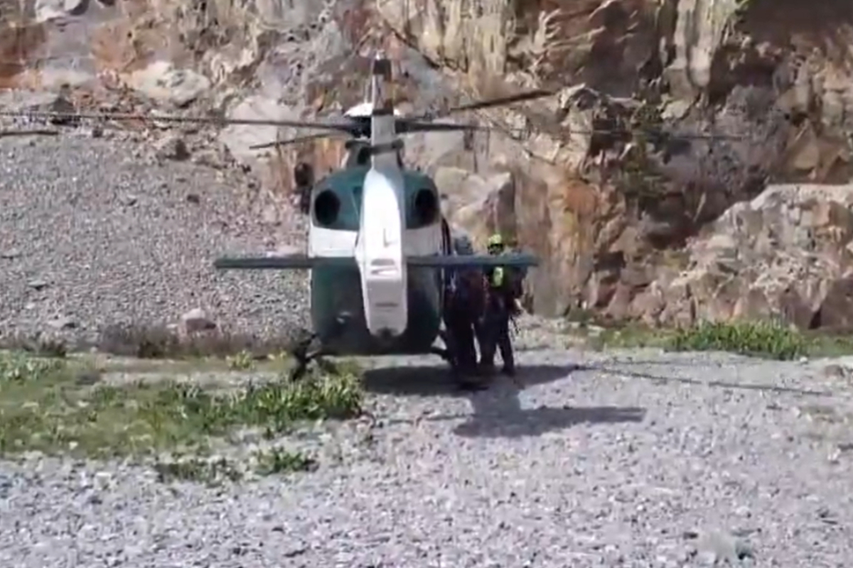 Un helicóptero de la Guardia Civil durante un rescate.