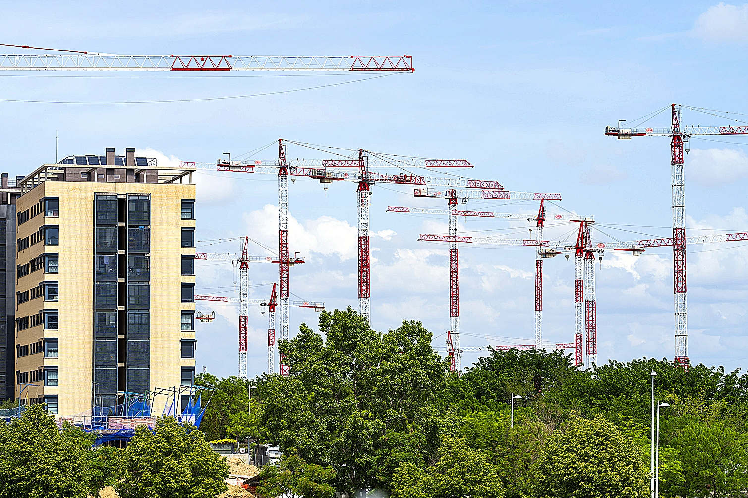 Construcción de una promoción de viviendas en Valdebebas, al norte de la ciudad de Madrid.