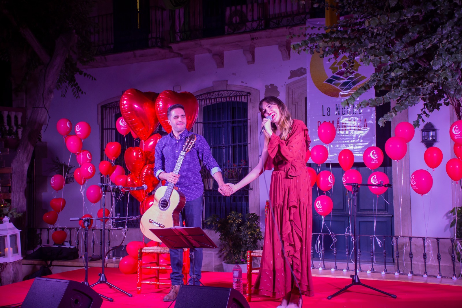 Música en vivo en 'La noche romántica'.