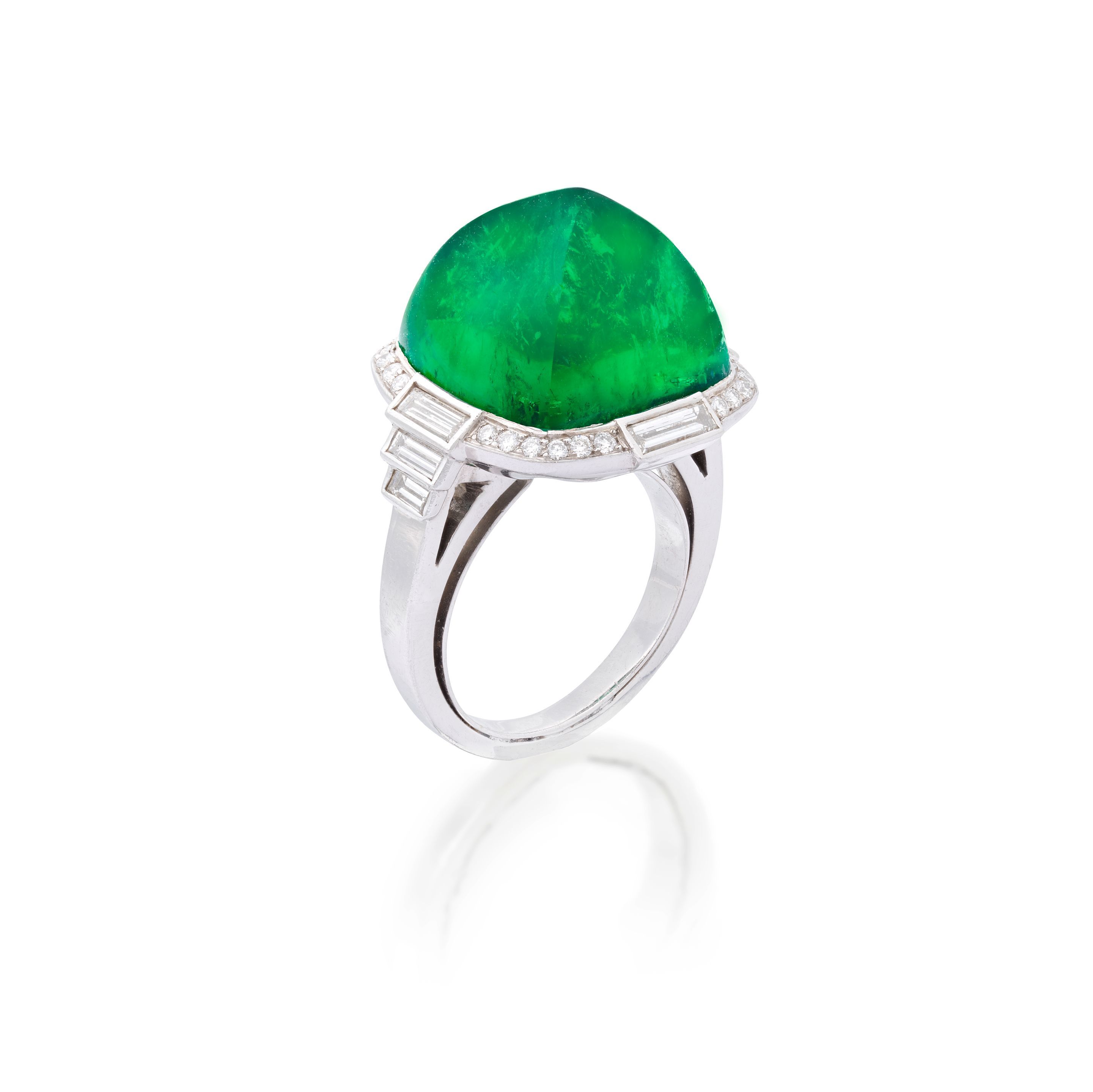 Sortija con esmeralda y diamantes.