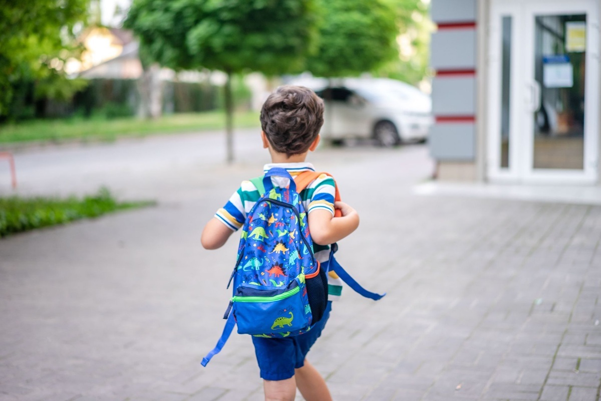 El Gobierno prepara una ayuda de 200 euros al mes por hijo para todas las familias: esto es lo que se sabe