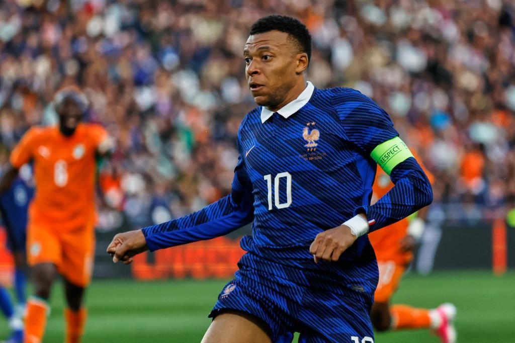 Kylian Mbappé, de Francia, en acción durante un amistoso ante Costa de Marfil.