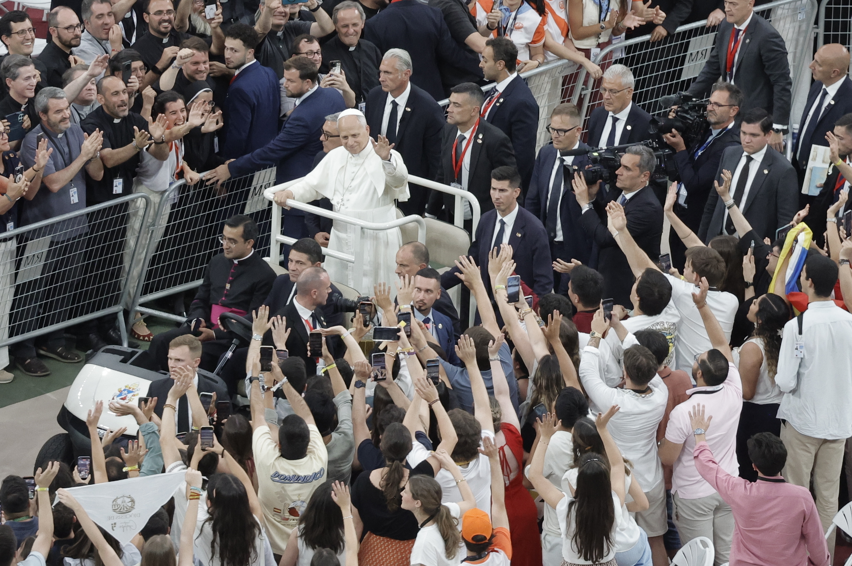 El Papa León XIV, en el acto del Santiago Bernabéu durante su viaje a Madrid