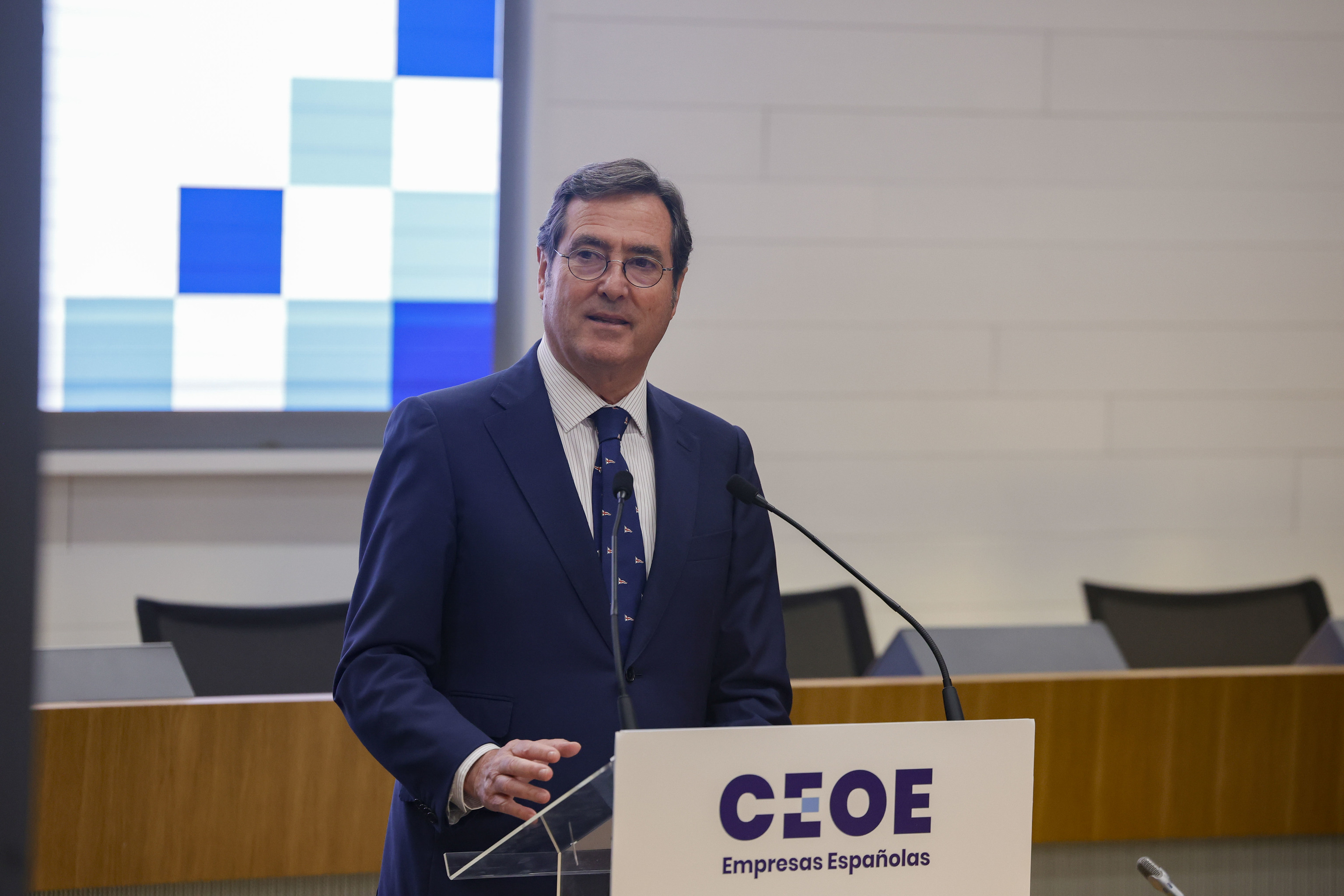 El presidente de la CEOE, Antonio Garamendi, durante su intervención en la clausura de la jornada 'Absentismo x IT: un problema de país'.