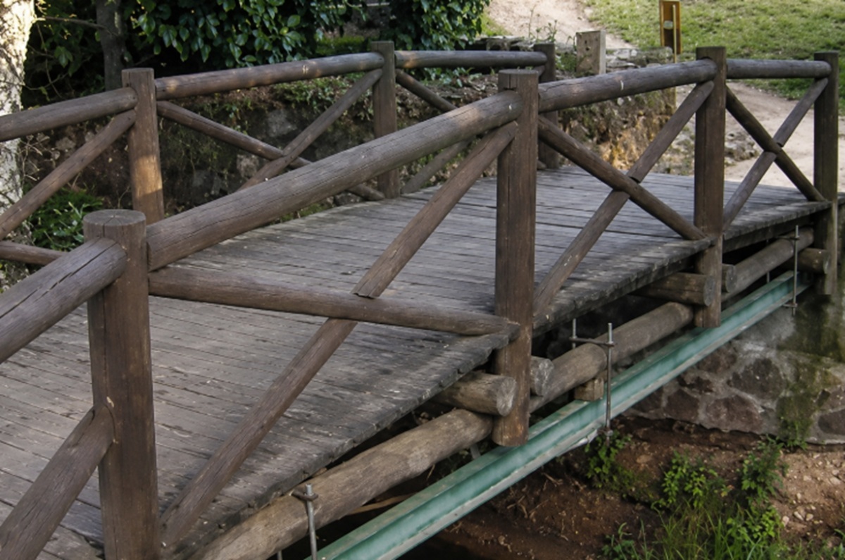 El puente internacional m�s peque�o del mundo une a Espa�a con Portugal: mide menos de 4 metros, es de madera y solo puedes recorrerlo a pie
