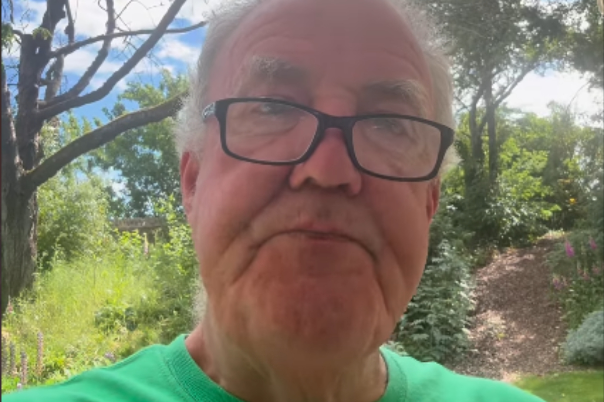 El presentador británico  Jeremy Clarkson anuncia que sufre un cáncer "muy agresivo"