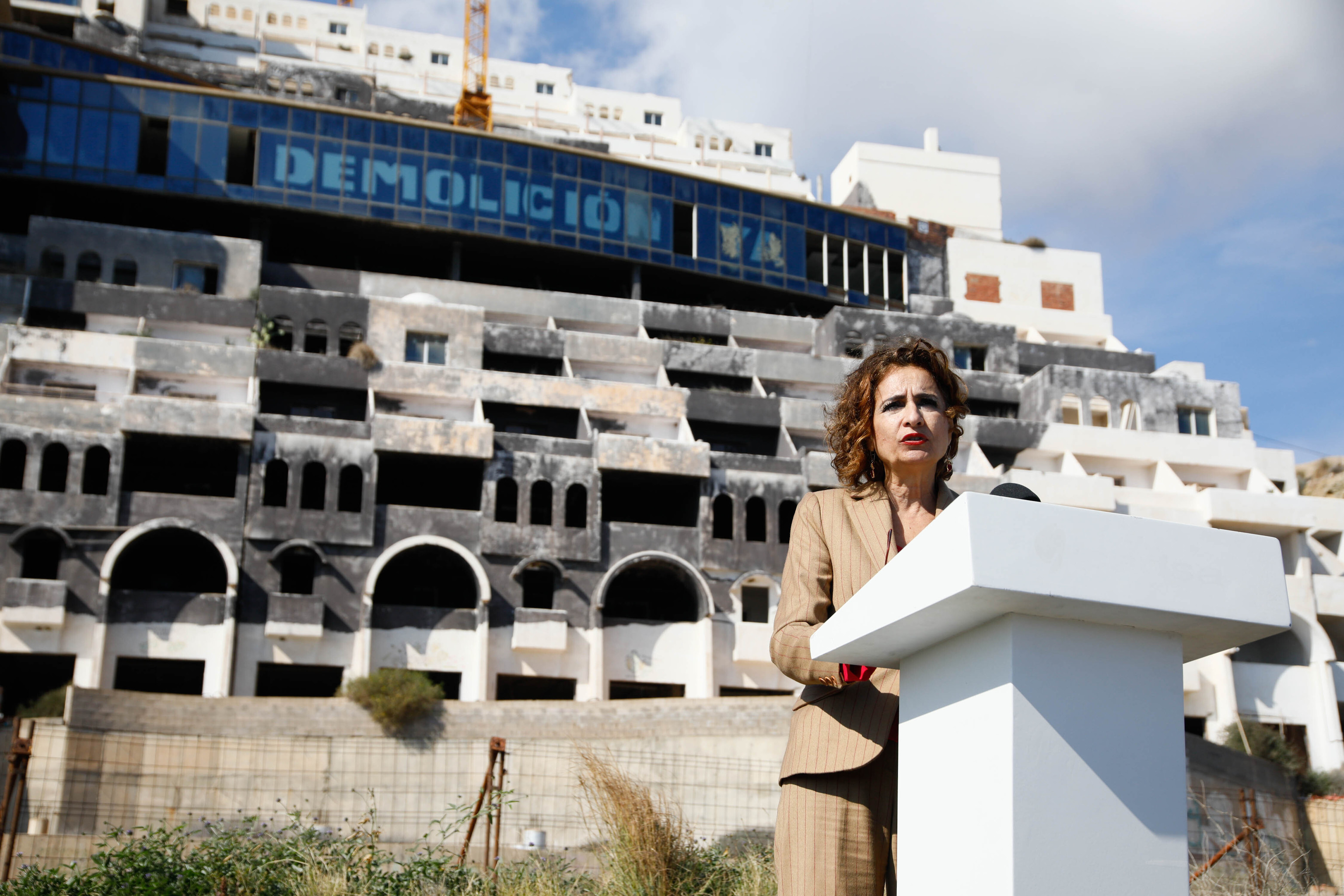 La ex vicepresidenta del Gobierno, durante su visita a la playa del Algarrobico, en febrero de 2025.