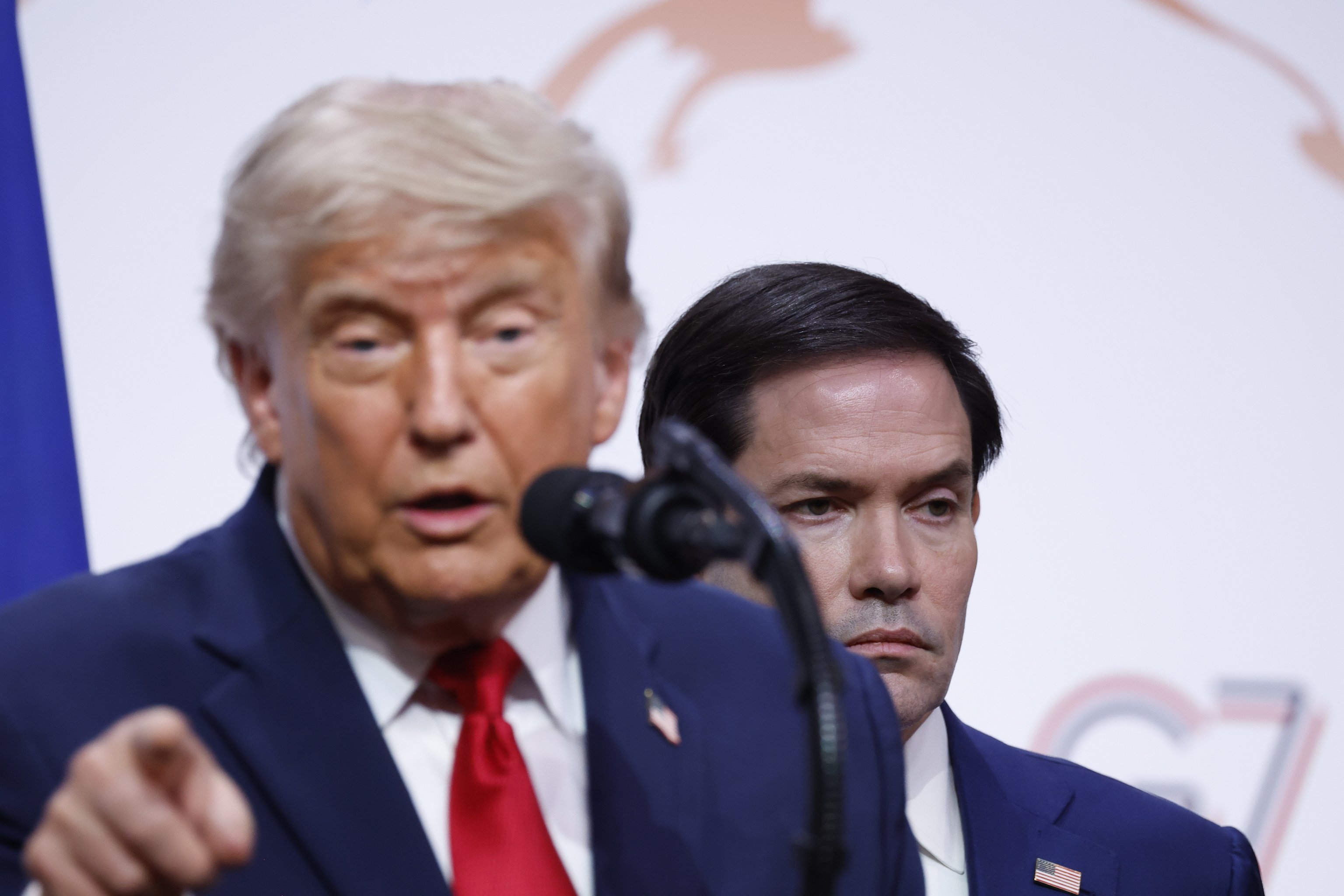 Donald Trump y Marco Rubio, durante la rueda de prensa final de la cumbre del G-7 en Evian, Francia.