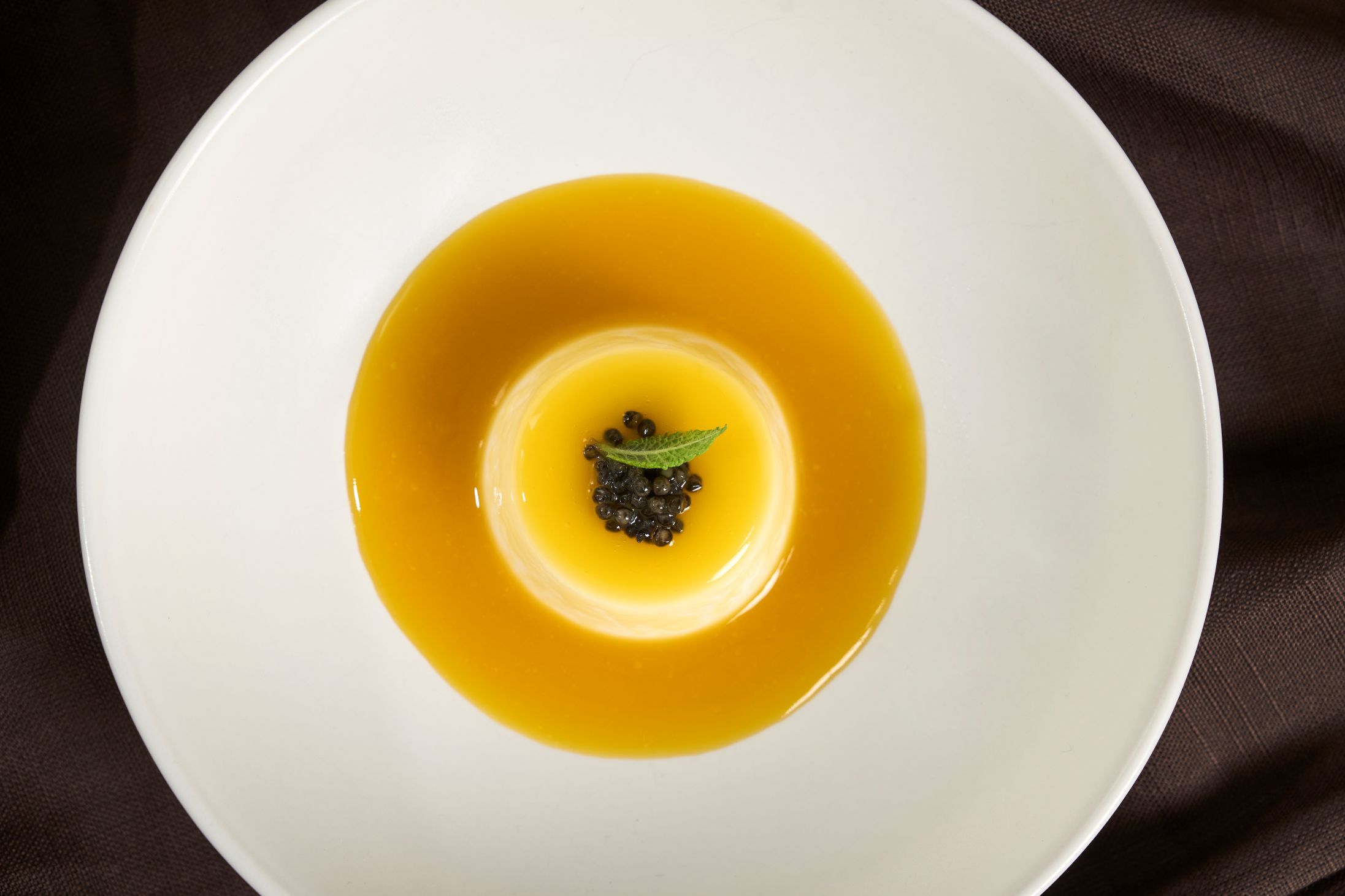 Pannacotta de melón, albaricoque y caviar Riofrío, de Rodrigo de la Calle.