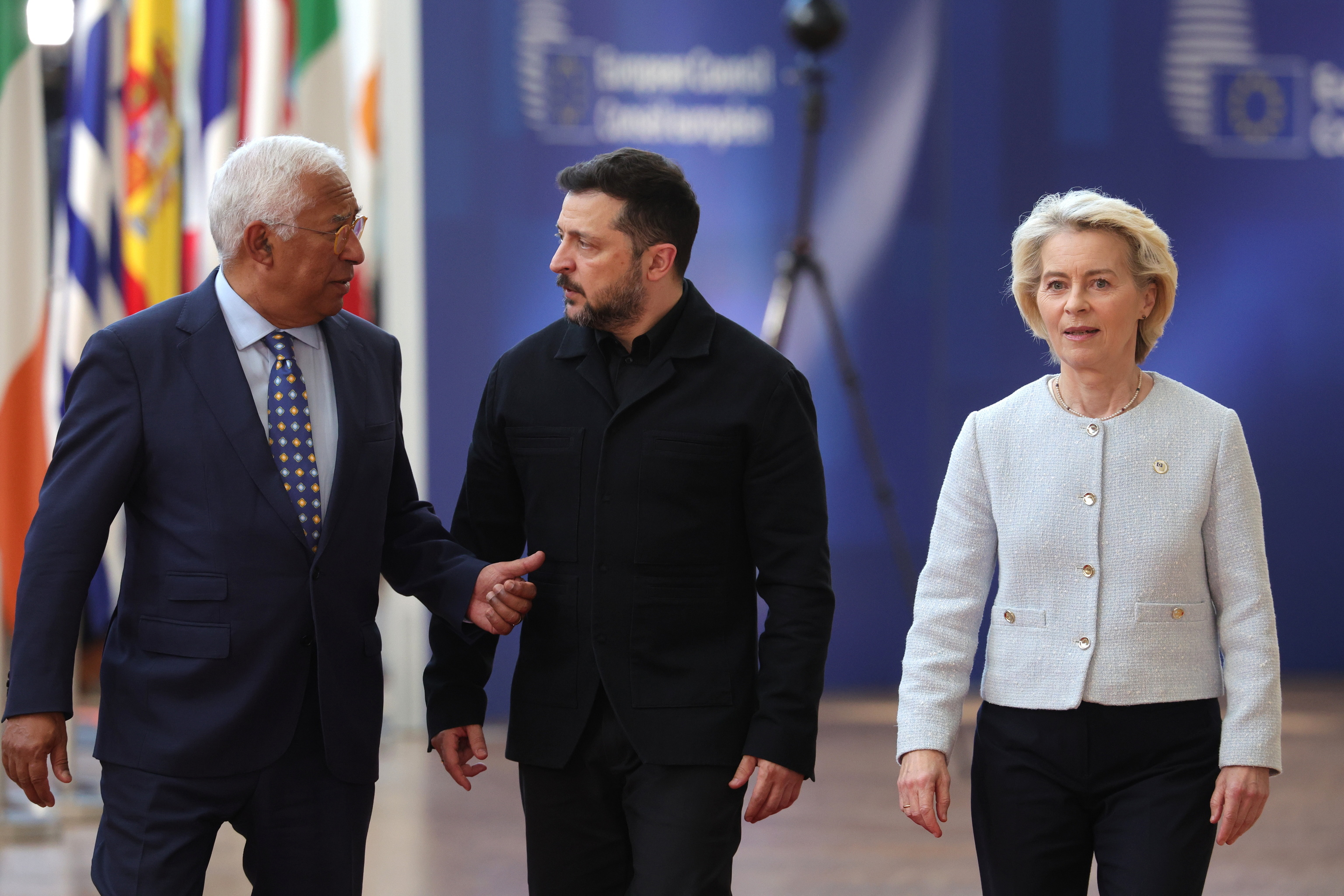 El presidente del Consejo, António Costa, el líder de Ucrania, Volodímir Zelenski, y la responsable de la Comisión Europea, Ursula von der Leyen.