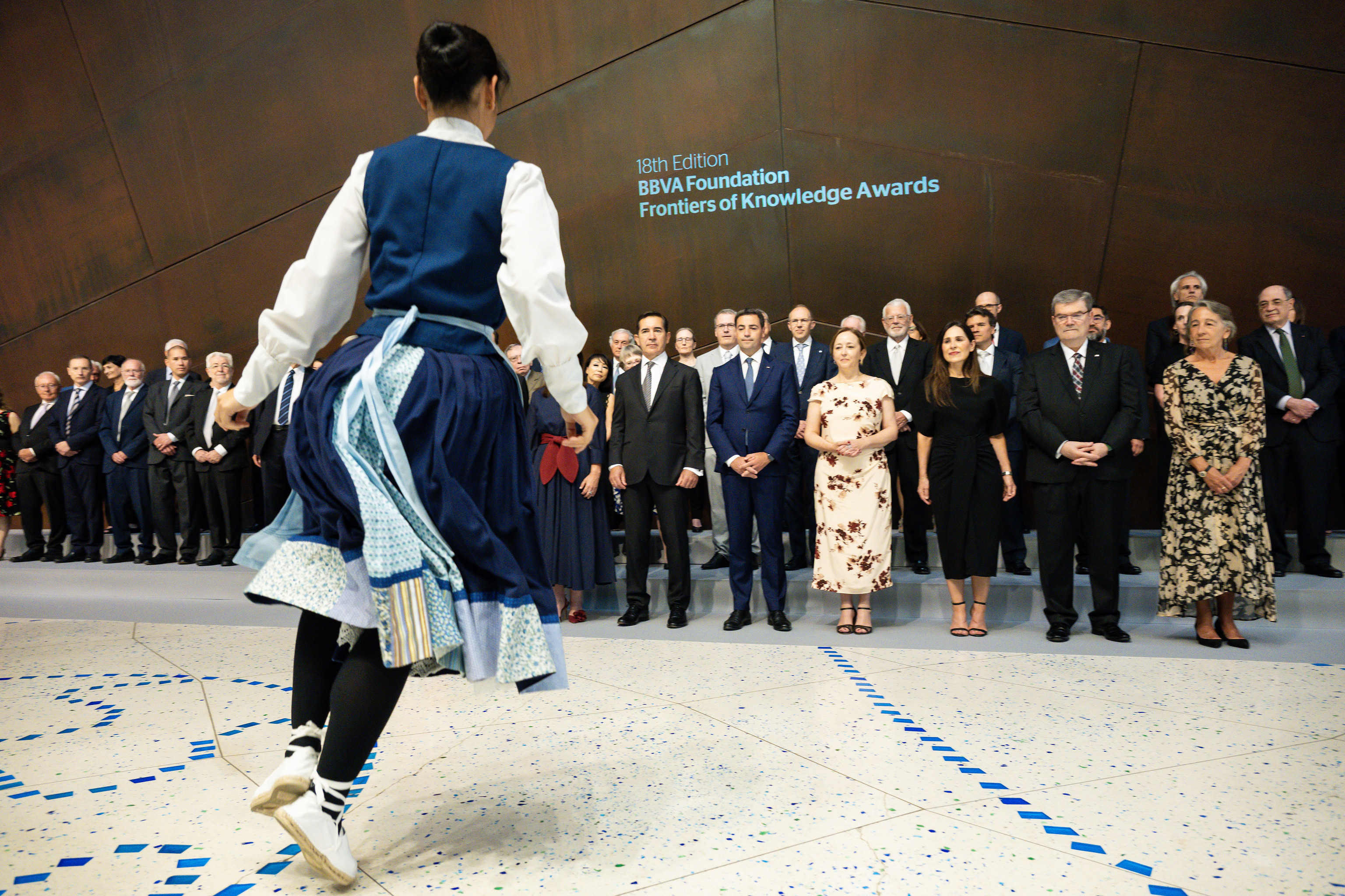 Baile 'aurresku' en homenaje a los ganadores de los XVIII Premios Fronteras del Conocimiento.