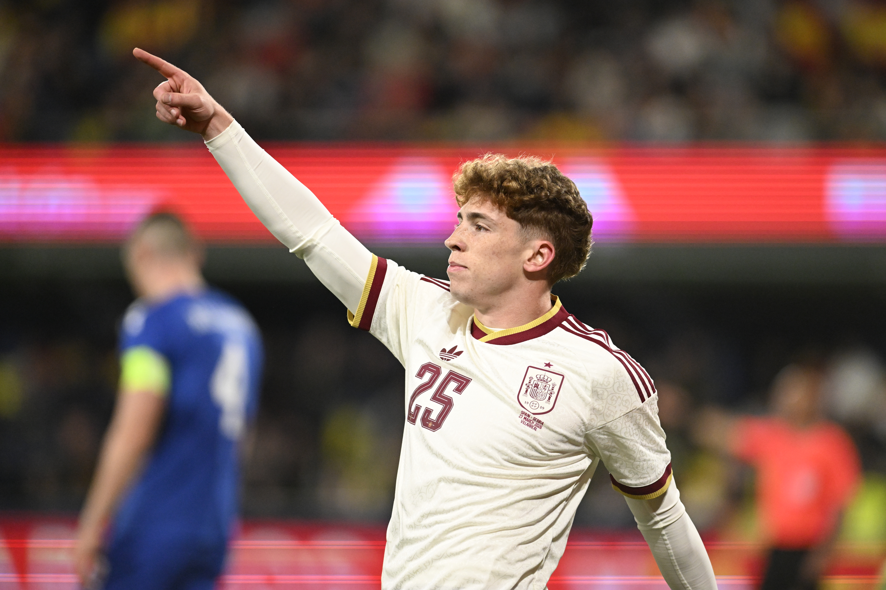 Víctor Muñoz celebra un gol con España en un amistoso en marzo.