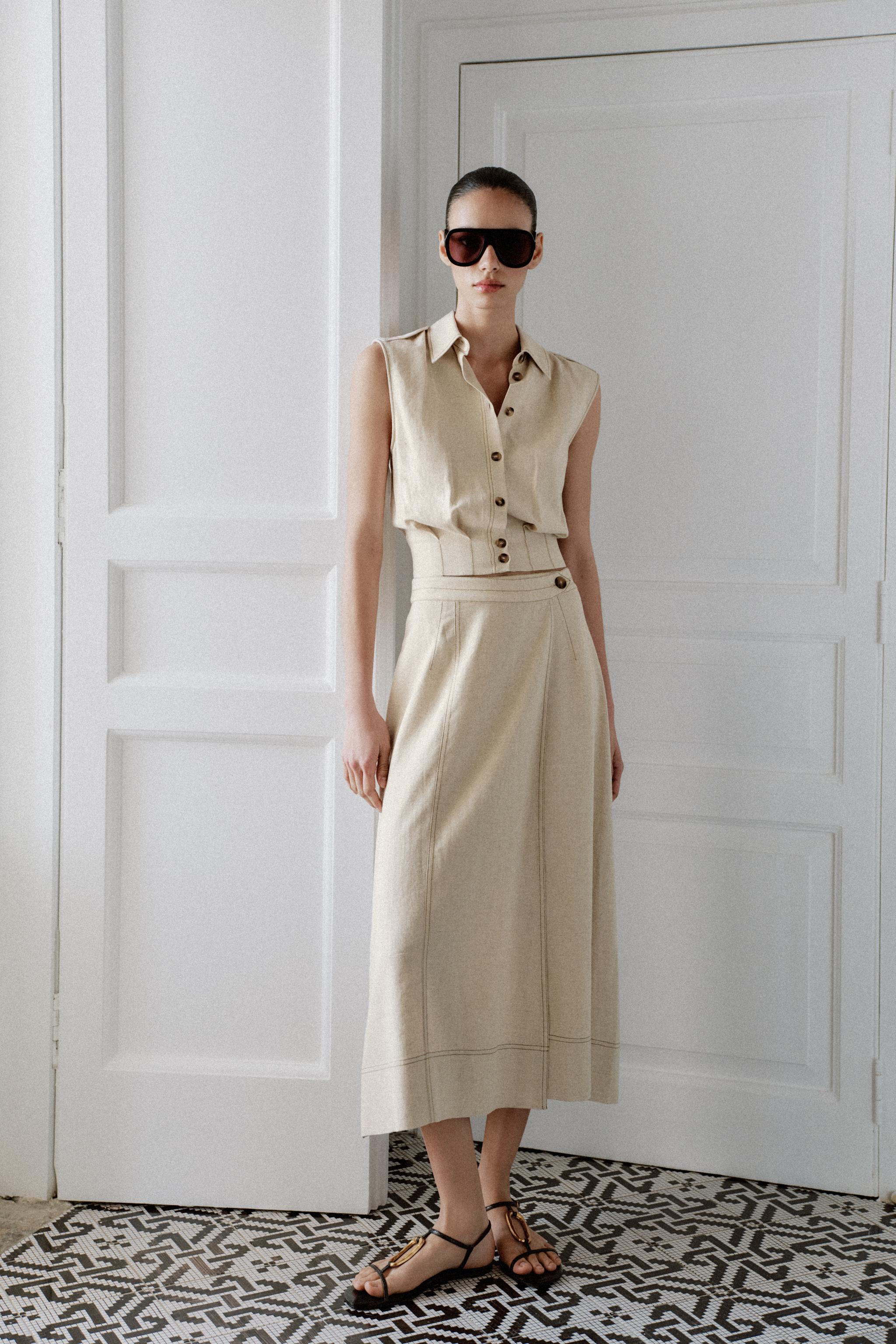 Ya tengo claras mis rebajas: este conjunto de top y falda midi de lino de Zara es perfecto para bodas, cenas y eventos de verano