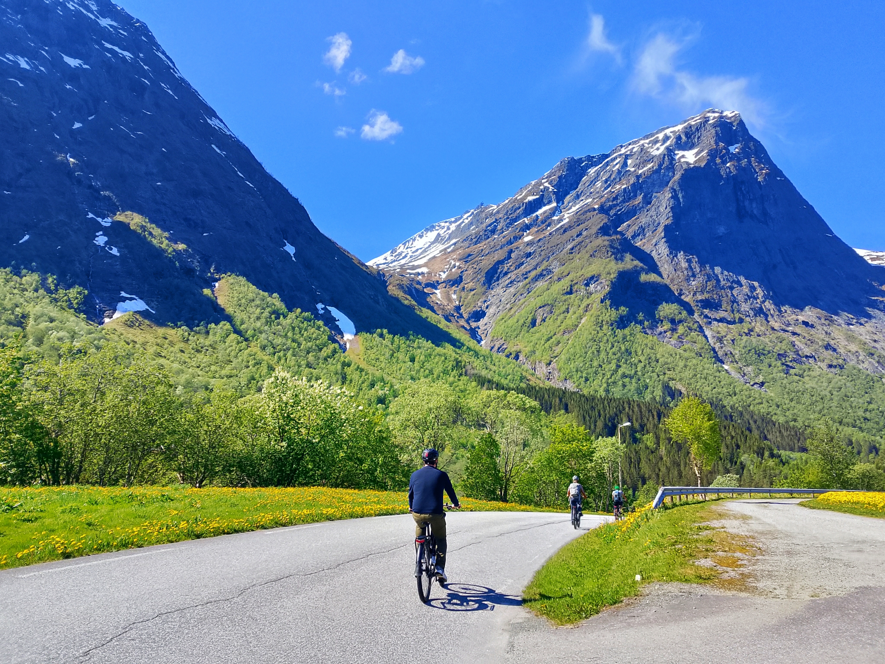 Ruta en bici eléctrica por el valle de Norangsdalen.