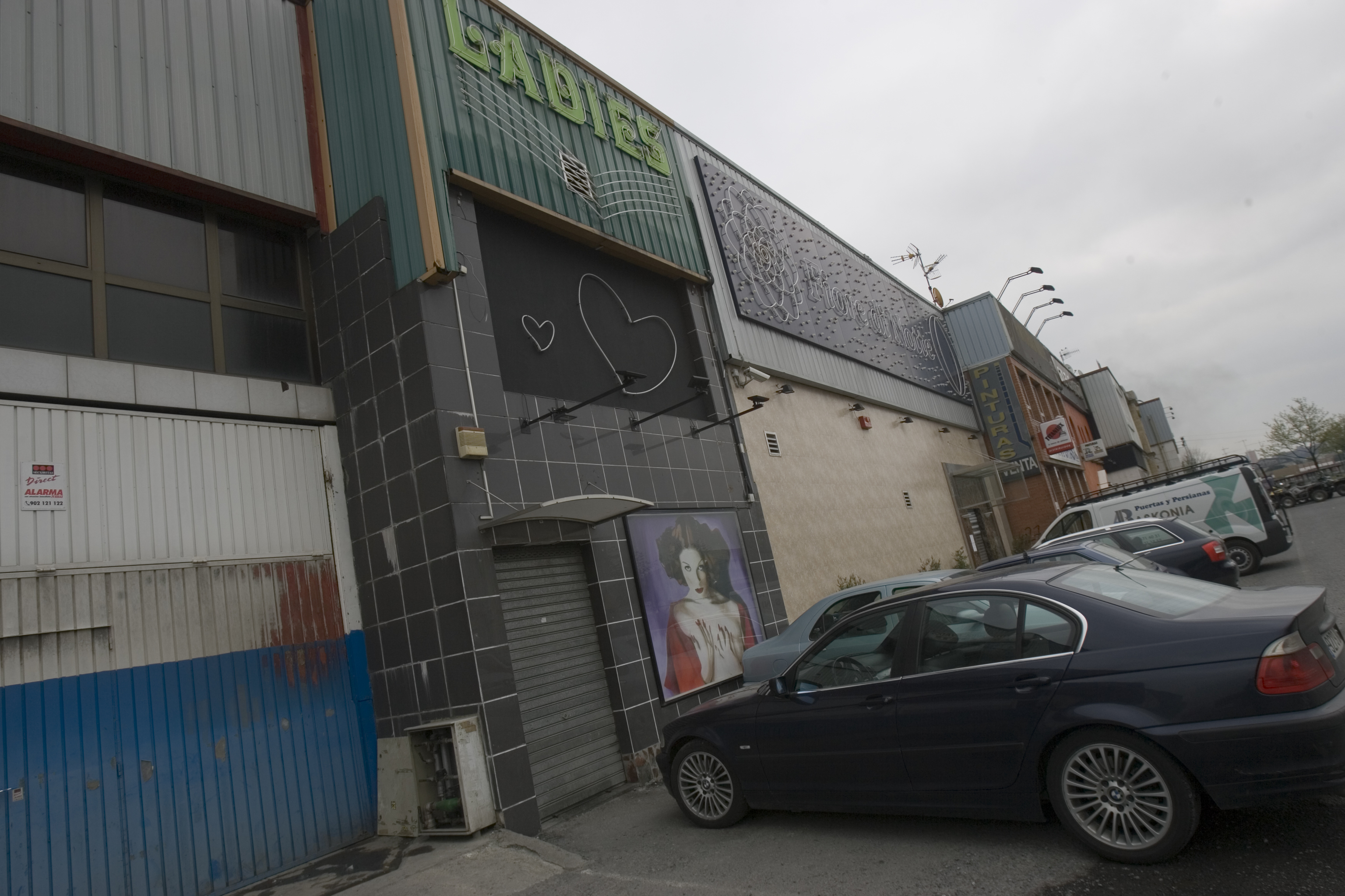 Imagen de uno de los clubes de alterne situados en un polígono industrial de Trapagarán (Bizkaia).