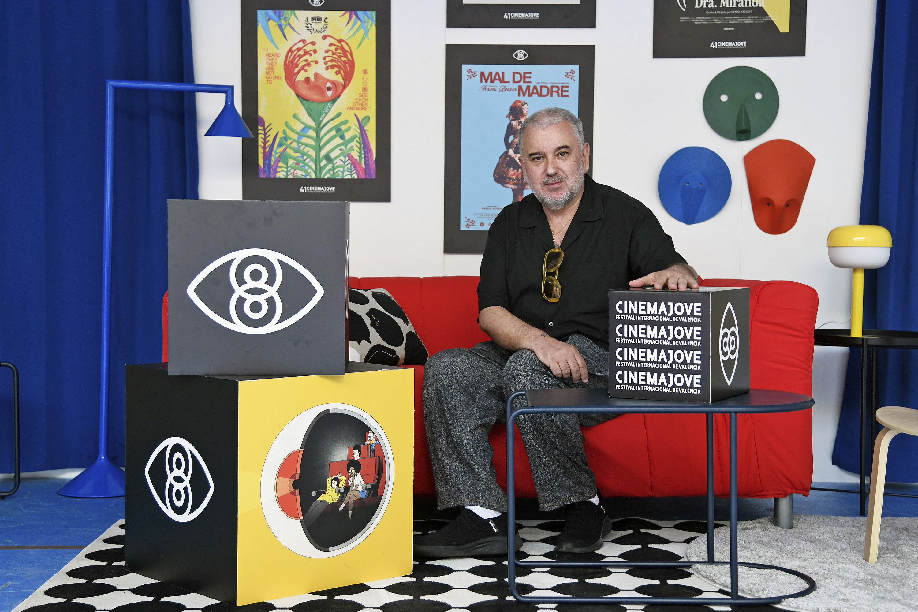 Félix Sabroso recibe el premio Luna de Valencia en el festival Cinemajoven