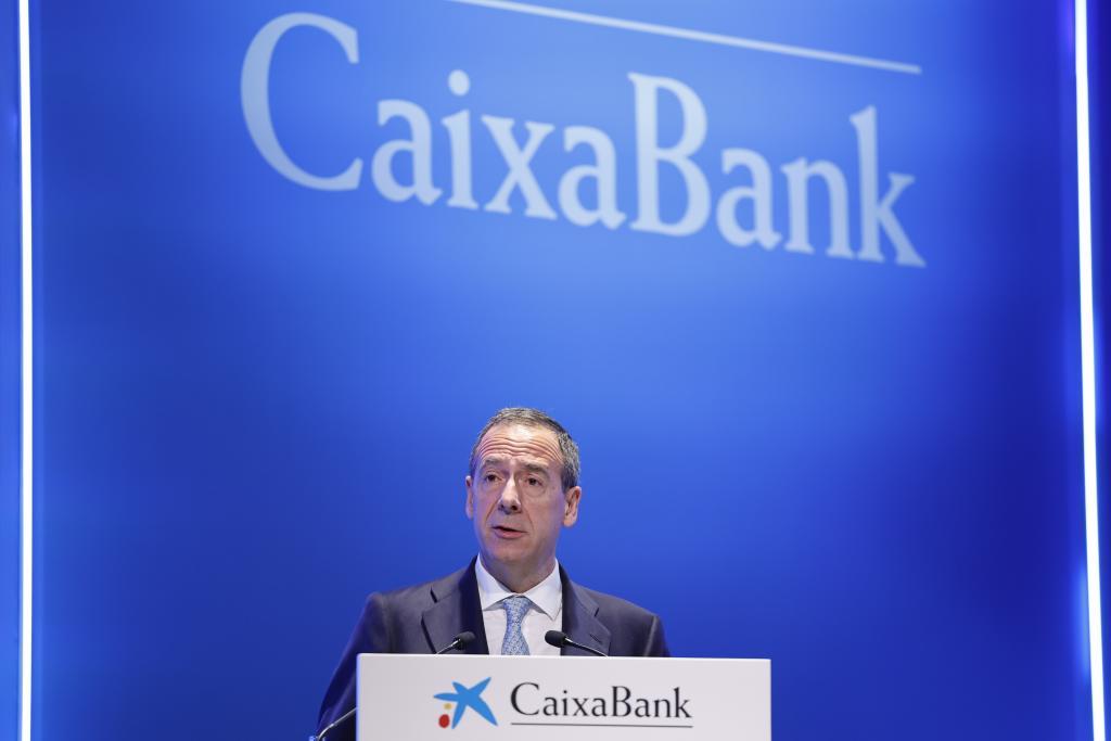 El consejero delegado de CaixaBank, Gonzalo Gortázar, durante su intervención en la junta general ordinaria de accionistas de la entidad