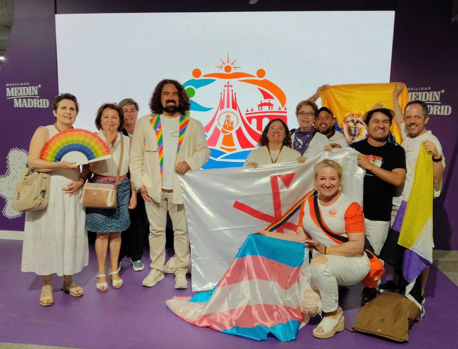 Miembos de la asociación en el pabellón Movistar Arena durante la visita al Papa. Fueron invitados por el arzobispado. Es uno de esos pasos que agradecen de la Iglesia