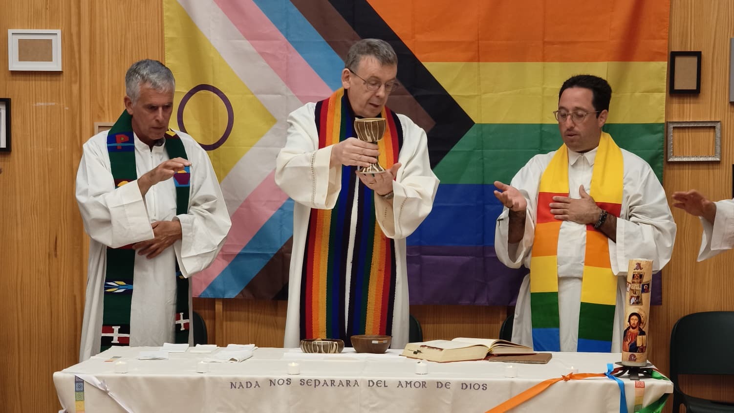 Eucaristía celebrada en el encuentro internacional de la red GNRC, católicos LGTBI, en el verano de 2025 en Madrid.