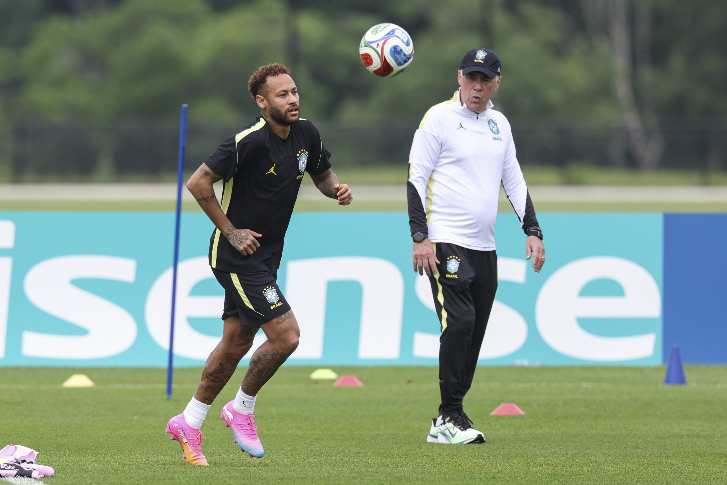 Neymar, en un entrenamiento de esta semana con Brasil.